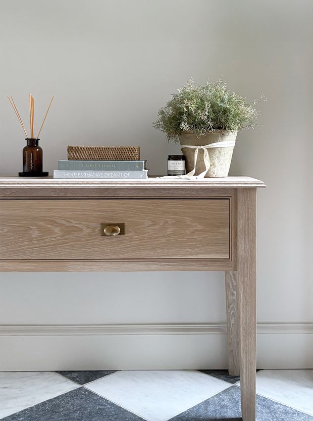 Ludlow Console table