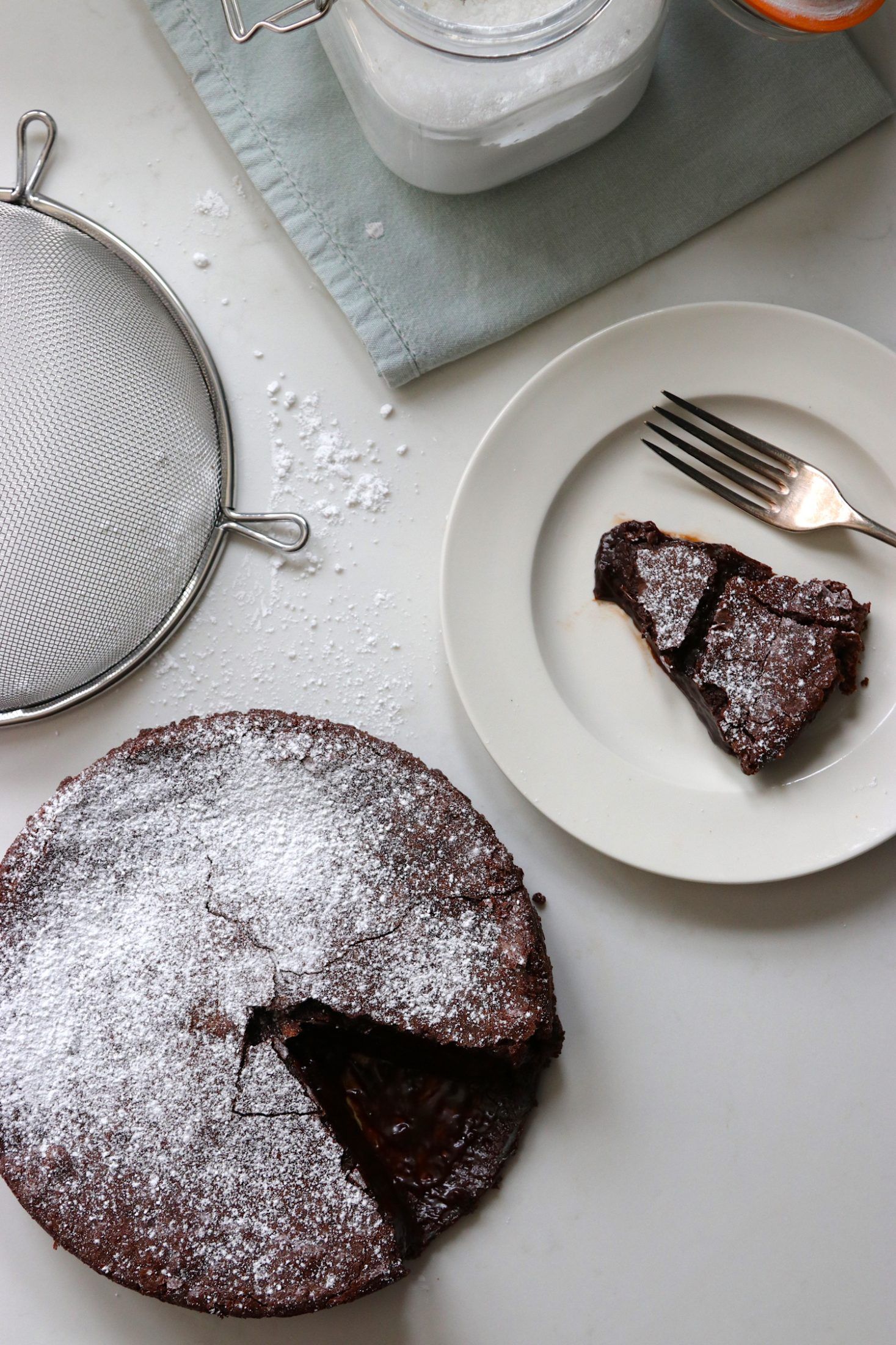 Gooey Dark Chocolate Cake - Humphrey Munson Blog
