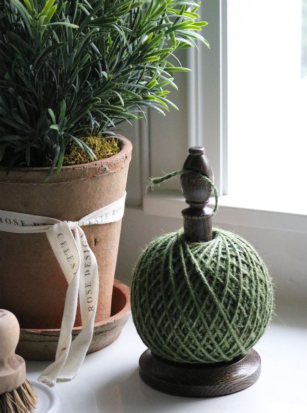 Gardener's Twine Stand