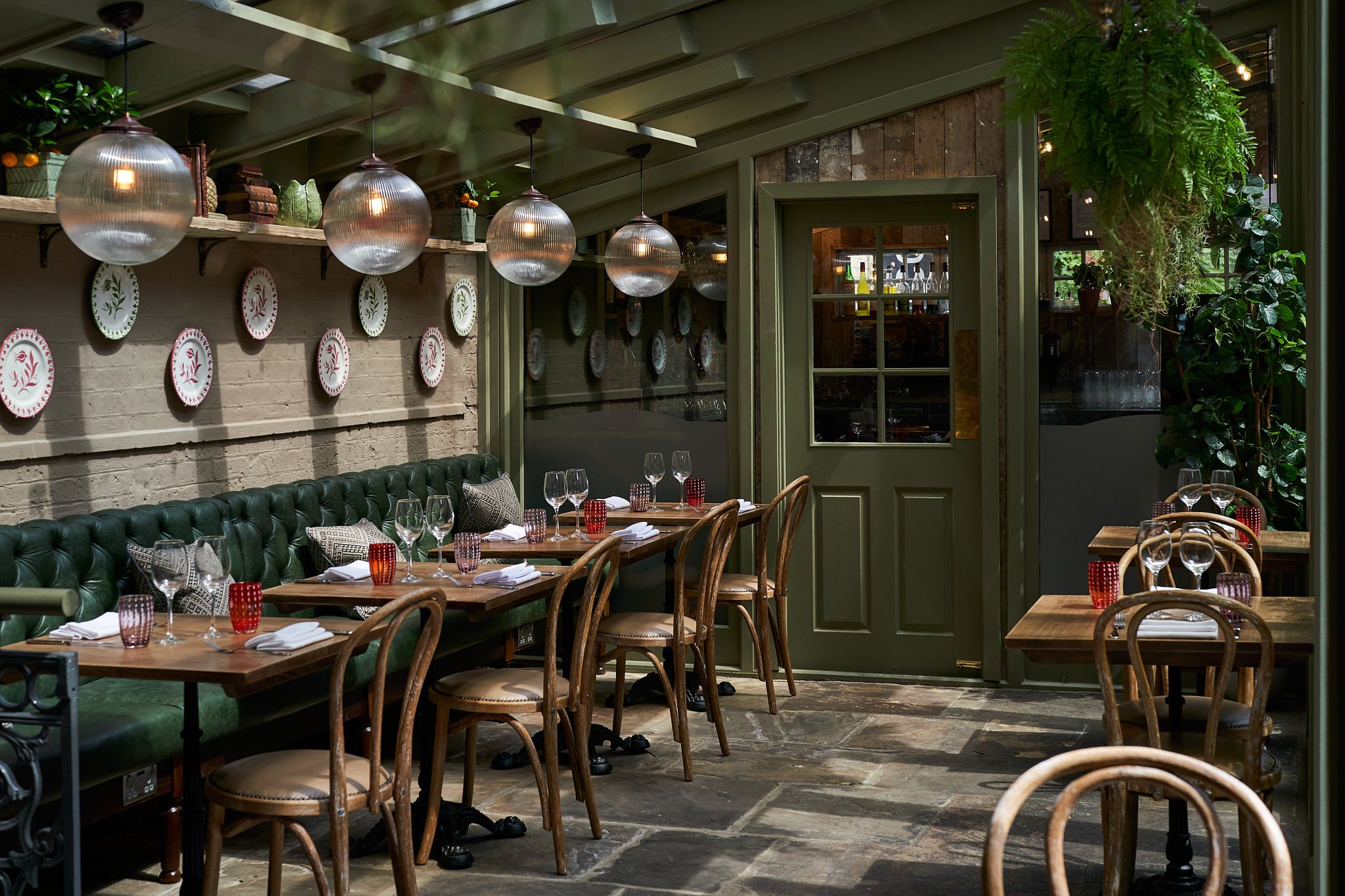 Stanley's Restaurant | Secret Garden In Chelsea | Humphrey Munson 
