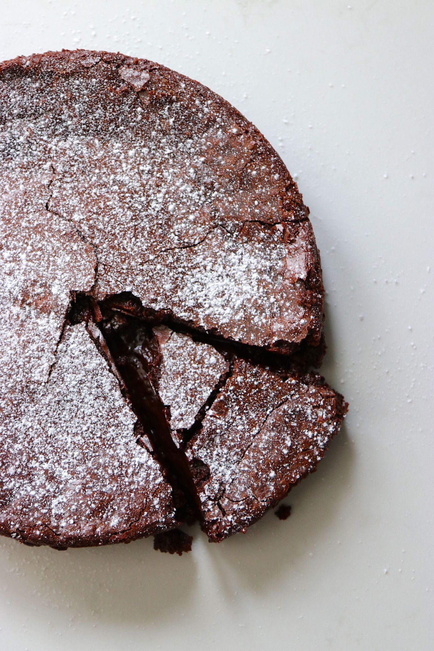Gooey Dark Chocolate Cake - Humphrey Munson Blog